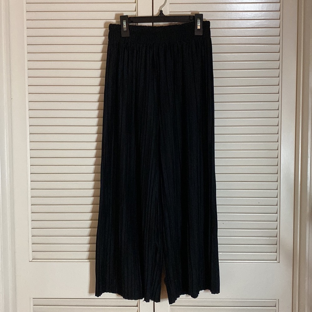 DONATING 1/19: Black Accordion Pleated Culotte Pants